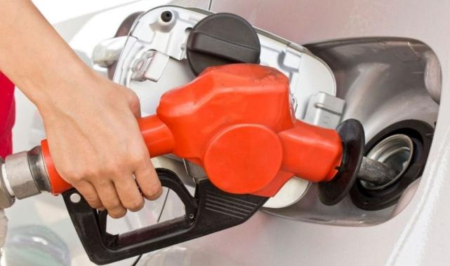 Araç sahiplerini üzecek gelişme: Akaryakıta gelen ÖTV zammı pompaya yansıdı