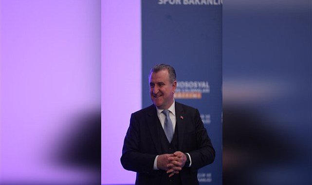 Bakan Bak, 35 yıl önce kazada hayatını kaybeden Samsunsporluları andı