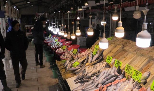 Balıkesir'de fırtına balık fiyatlarını artırdı! Uygun fiyat için havanın düzelmesi bekleniyor