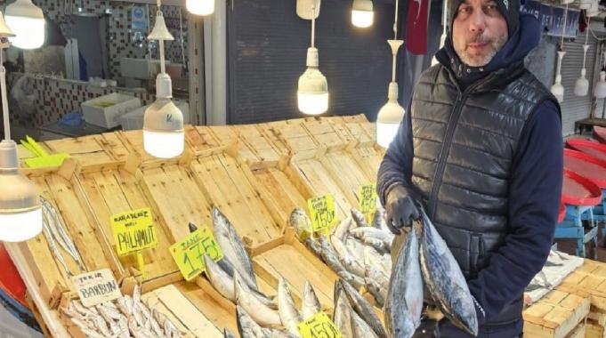 Balıkesir'de fırtına balık fiyatlarını artırdı! Uygun fiyat için havanın düzelmesi bekleniyor
