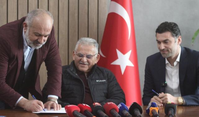 Burak Yılmaz, Kayserispor'la sözleşme imzaladı