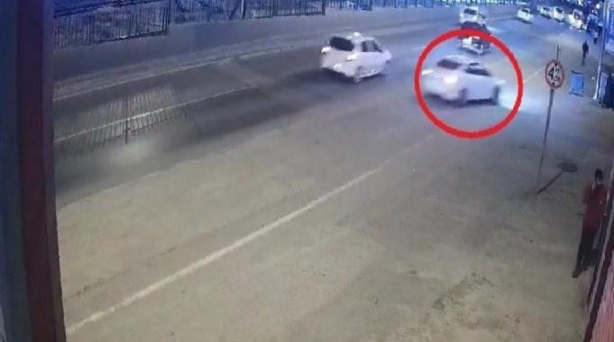 Bursa'da kontrolden çıkan otomobil, dükkana daldı