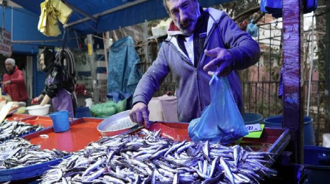 Bursa'da kötü giden hava şartları balık fiyatlarını artırdı