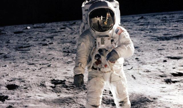 Büyük bir yalan mı? NASA, Ay'a inişini 2026'ya ertelerken komplo teorileri yeniden alevleniyor