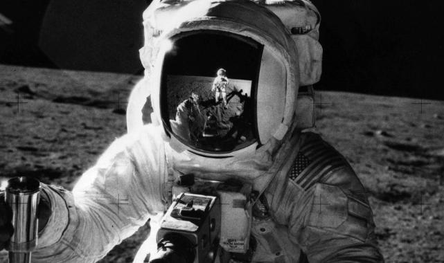 Büyük bir yalan mı? NASA, Ay'a inişini 2026'ya ertelerken komplo teorileri yeniden alevleniyor