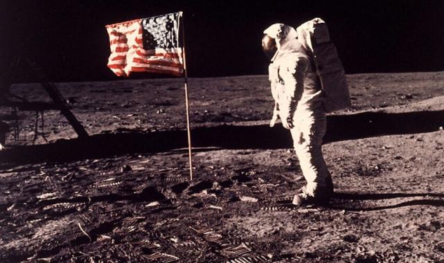 Büyük bir yalan mı? NASA, Ay'a inişini 2026'ya ertelerken komplo teorileri yeniden alevleniyor