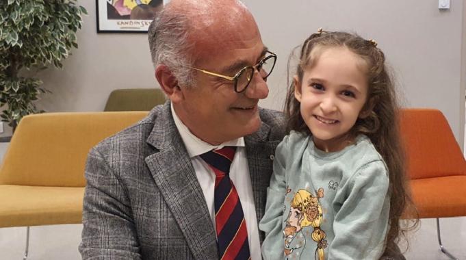 Ekin Ada&#039;nın minik kalbini söktüler, tümörü temizleyip yerleştirdiler