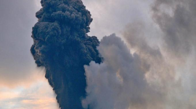 Endonezya'daki Marapi Yanardağı patladı