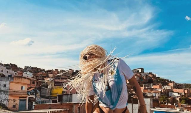 Galatasaraylı yıldız futbolcu Icardi'nin eşi Wanda Nara şarkıcı oldu! Klibinden ilk görüntüler