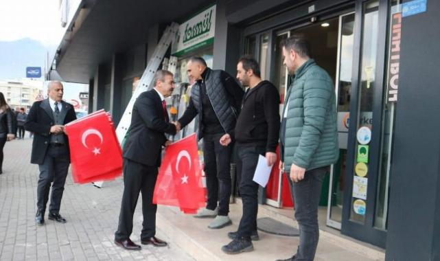 Gürsu’da renkli anlara yol açan bayrak sevdası