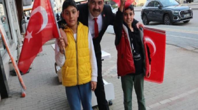 Gürsu’da renkli anlara yol açan bayrak sevdası