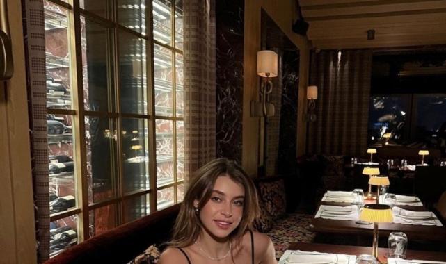 Hande Erçel’in ablası Gamze Erçel süper minisiyle sosyal medyayı salladı! Hande ablasına çekmiş…