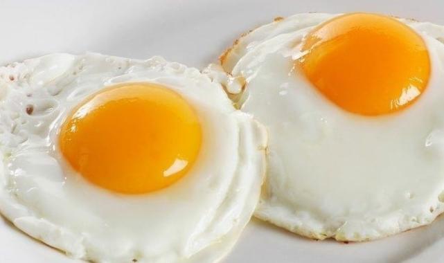 Her gün yumurta yiyenlere kötü haber! Verdiği zararı duyan bir daha ağzına sürmüyor