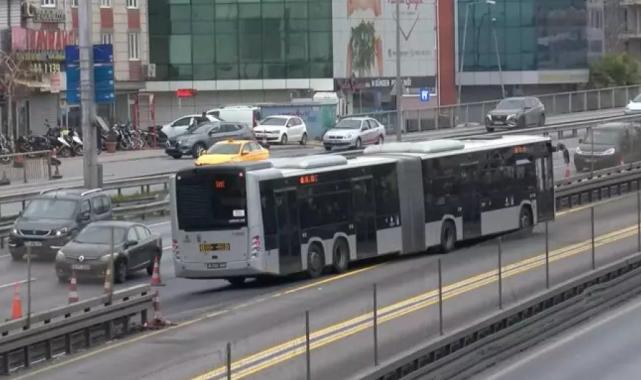 İstanbul'da bitmek bilmeyen üst geçit... İBB'nin çalışmasında vatandaşlar isyan etti