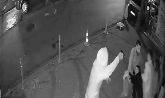 İstanbul'da gündem olan kavgadan yeni görüntüler! Aracını kavga ettiği kişilerin üzerine sürmüştü...