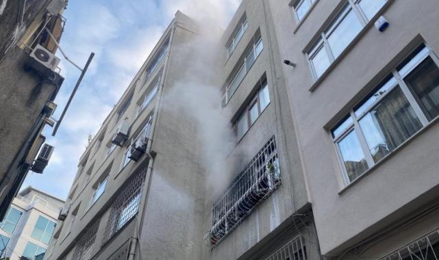 İstanbul'da korkutan yangın: Yaşlı kadın son anda kurtarıldı