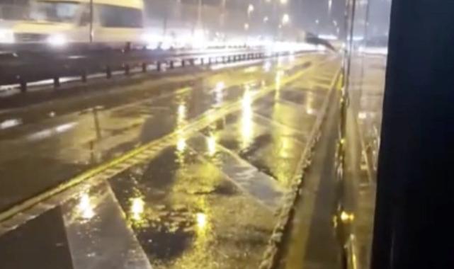İstanbul'da metrobüs arızası! Yolcular dakikalarca bekledi
