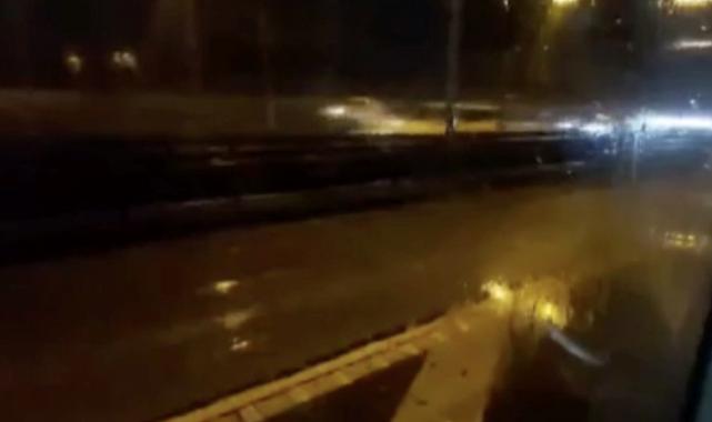 İstanbul'da metrobüs arızası! Yolcular dakikalarca bekledi