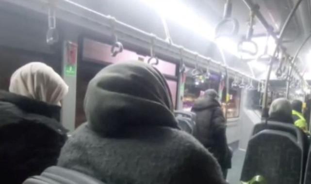 İstanbul'da metrobüs arızası! Yolcular dakikalarca bekledi