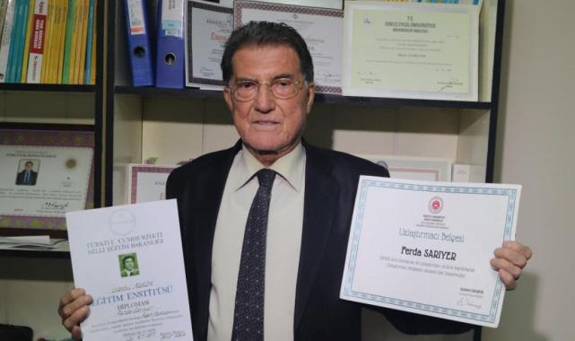 İzmir'de 68 yaşındaki adamın üniversitesi sevdası: Tam 14 diploması var