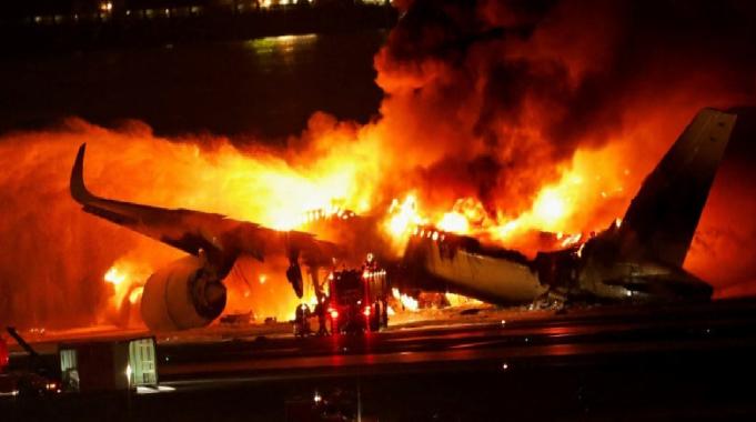 Japonya&#039;da yanan uçaktan tahliye edilenler, korku dolu anları anlattı