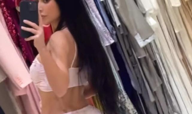 Kim Kardashian eleştirilere inat paylaştı! Sütyeni ve saten geceliğiyle poz verdi