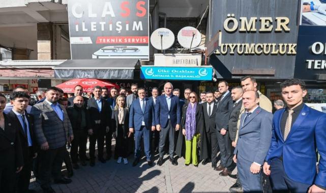 Kültür ve Turizm Bakanı Mehmet Nuri Ersoy, Antalya Ülkü Ocakları'nı ziyaret etti