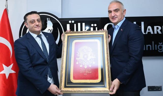 Kültür ve Turizm Bakanı Mehmet Nuri Ersoy, Antalya Ülkü Ocakları'nı ziyaret etti