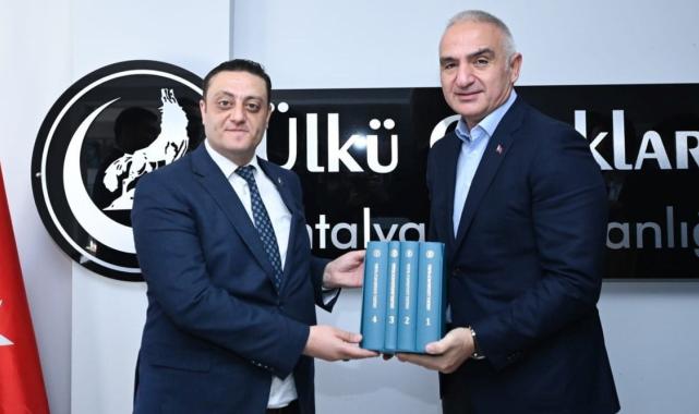 Kültür ve Turizm Bakanı Mehmet Nuri Ersoy, Antalya Ülkü Ocakları'nı ziyaret etti
