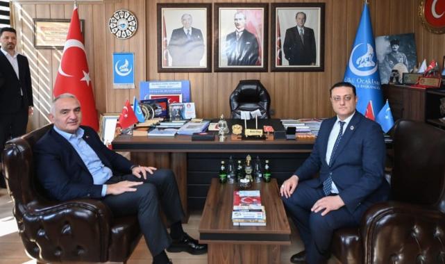 Kültür ve Turizm Bakanı Mehmet Nuri Ersoy, Antalya Ülkü Ocakları'nı ziyaret etti