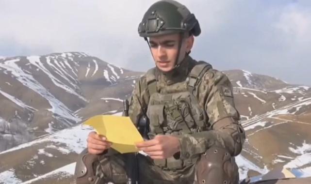 Mehmetçik, ilkokul öğrencilerinin kendilerine yazdığı mektupları okudu