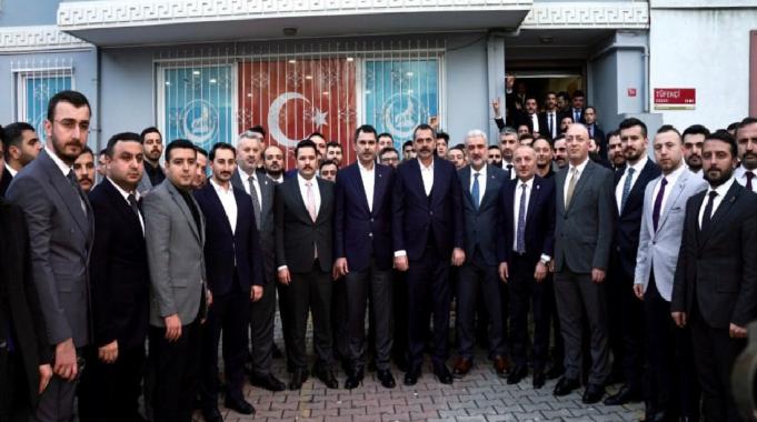 Murat Kurum&#039;dan İstanbul Ülkü Ocakları&#039;na ziyaret