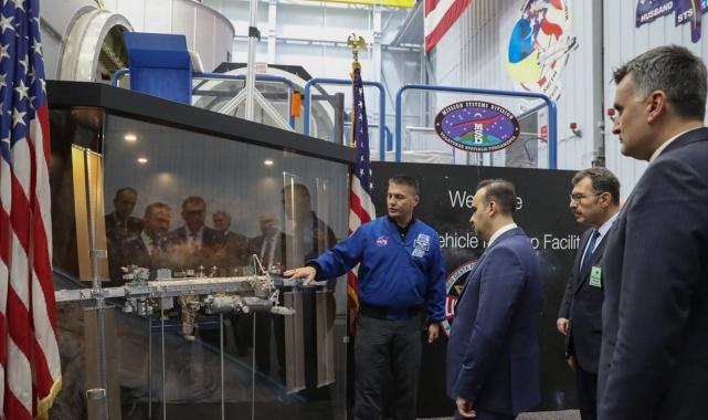 Sanayi ve Teknoloji Bakanı Kacır, NASA'nın Johnson Uzay Merkezi'ni inceledi