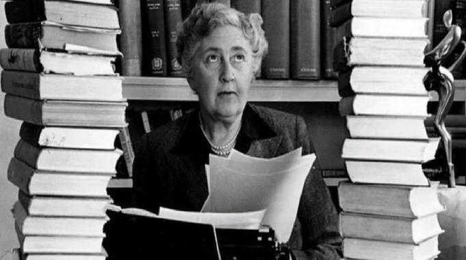 Sırlarıyla ölen, gizemli romanların yazarı olan Agatha Christie&#039;nin 50&#039;nci ölüm yılı