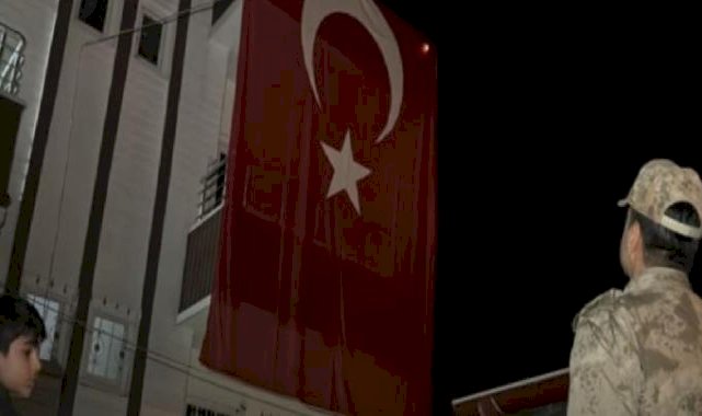 9 kahraman Mehmetçik şehit düştü... Evleri Türk bayraklarıyla donatıldı