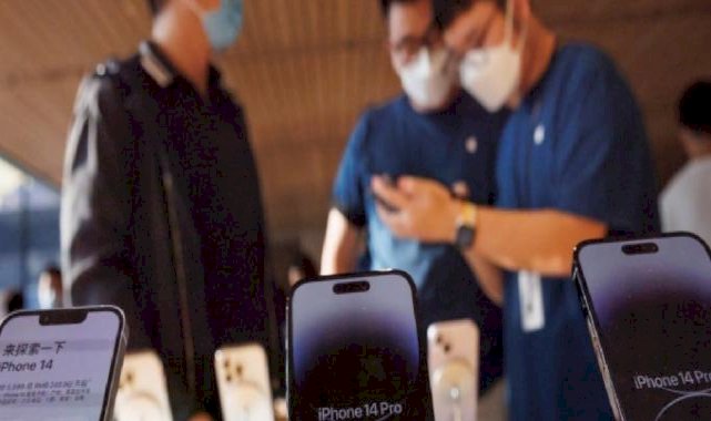 Akıllı telefon tarihinde bir ilk: Apple Çin'de zirveye yerleşti