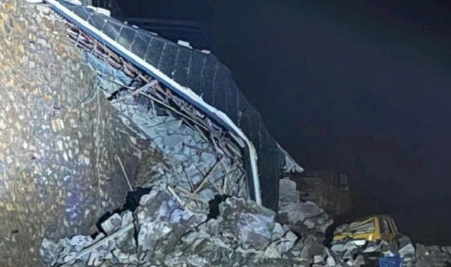 Antalya'yı sağanak vurdu! Önce istinat duvarı ardından 2 katlı inşt halindeki ev çöktü