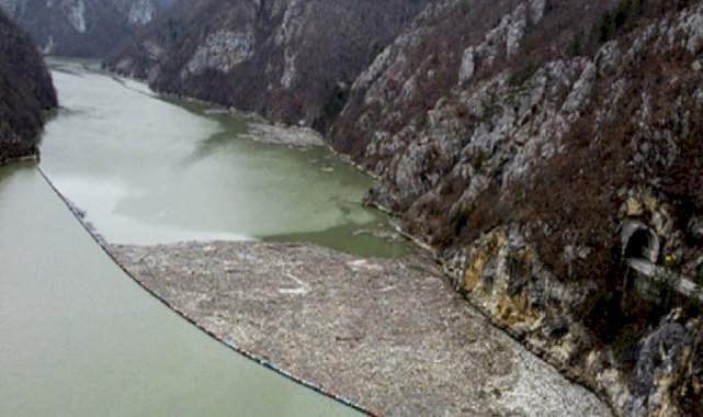 Bosna Hersek'teki Drina Nehri, ekolojik felaket sinyali veriyor
