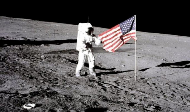 Büyük bir yalan mı? NASA, Ay'a inişini 2026'ya ertelerken komplo teorileri yeniden alevleniyor