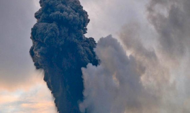 Endonezya'daki Marapi Yanardağı patladı