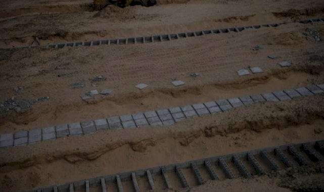 Gazze'de 40 kişi, Nasır Hastanesi yerleşkesinde defnedildi