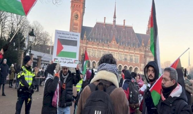 İsrail'in yargılandığı Adalet Divanı önünde Filistin'e destek
