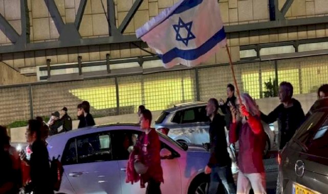 İsraillilerden Netanyahu'ya tepki: İstifası ve erken seçim istendi