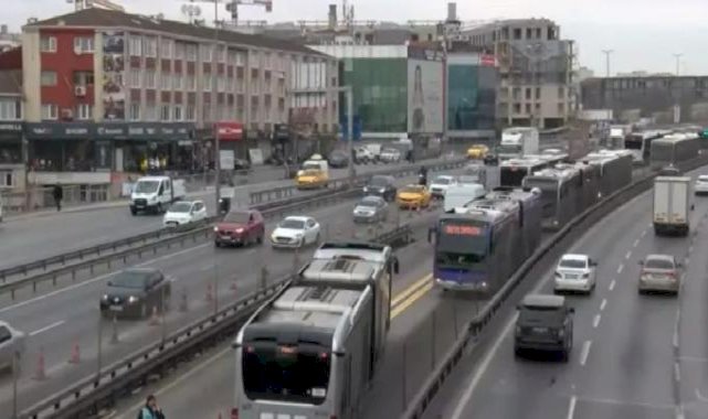 İstanbul'da bitmek bilmeyen üst geçit... İBB'nin çalışmasında vatandaşlar isyan etti