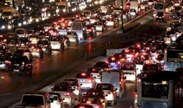 İstanbul'da trafik durma noktasına geldi: Yoğunluk yüzde 90'a ulaştı