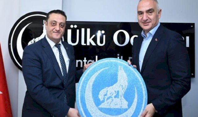 Kültür ve Turizm Bakanı Mehmet Nuri Ersoy, Antalya Ülkü Ocakları'nı ziyaret etti