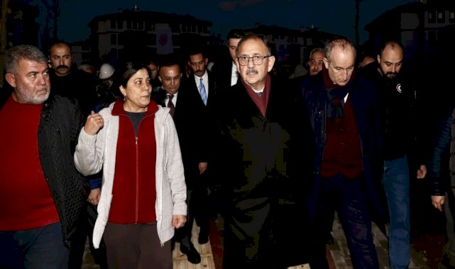 Mehmet Özhaseki depremzedelerin isteğini geri çevirmedi: Her zaman yanlarında olacağız