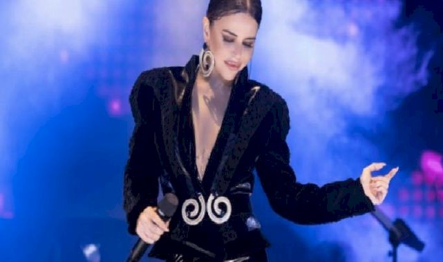 Simge erkeklerin neyine aşık oluyor?