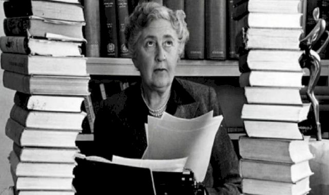 Sırlarıyla ölen, gizemli romanların yazarı olan Agatha Christie'nin 50'nci ölüm yılı