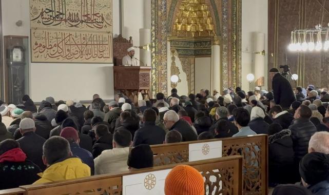 Türkiye şehitler için ellerini semaya açtı: Yurdun dört bir yanında sabah namazı...